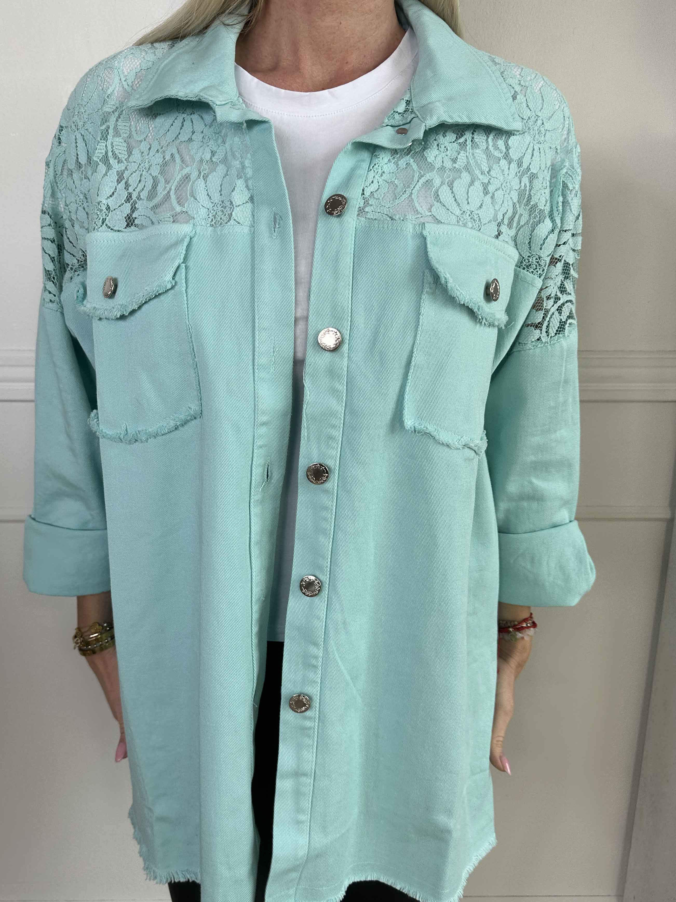 Scarlett - Denimjakke med blonde på skuldrene